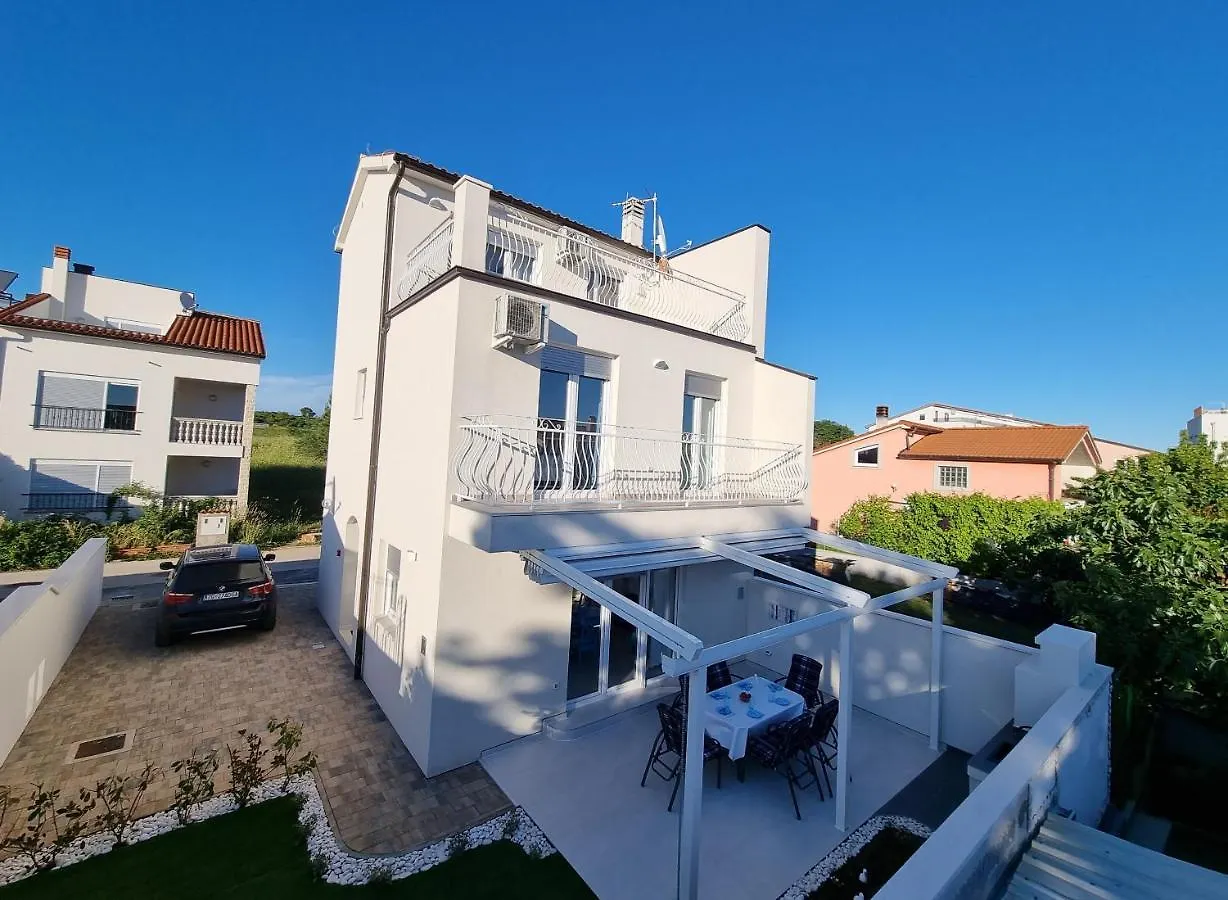 Semesterbostad White House Posesi Villa Medulin